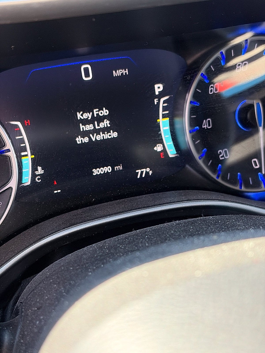Used 2024 Chrysler Pacifica Touring-L w/ Uconnect Theater Family Group AWD/4WD image 5