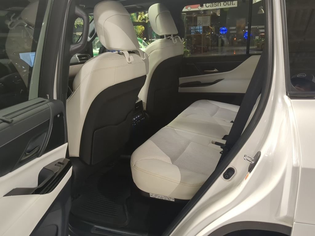 Used 2024 Lexus LX 600 4WD w/ Appearance Package image 17