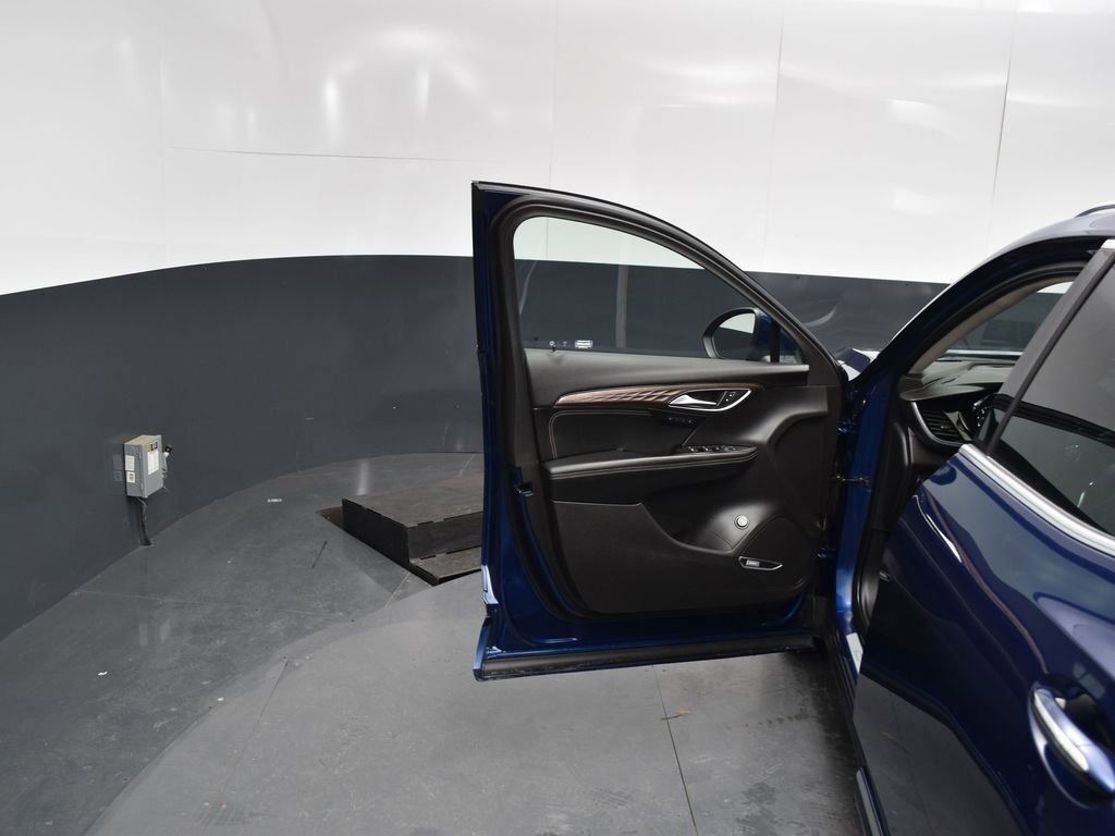 Used 2022 Buick Envision Avenir w/ Technology Package II FWD image 21