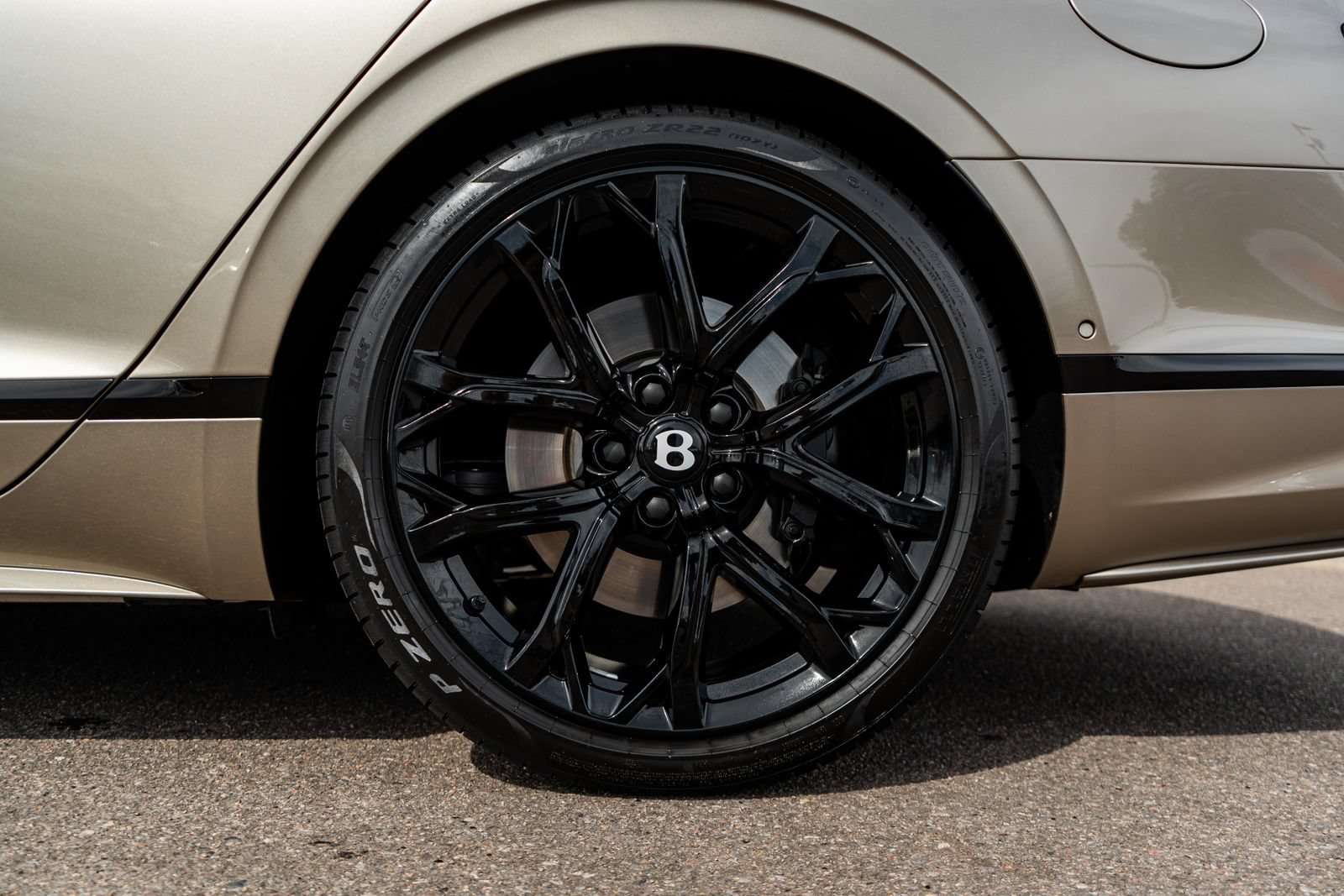 Certified 2025 Bentley Flying Spur Plug-In Hybrid AWD/4WD image 7