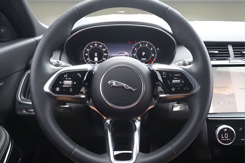 Used 2024 Jaguar E-PACE R-Dynamic SE AWD/4WD image 18