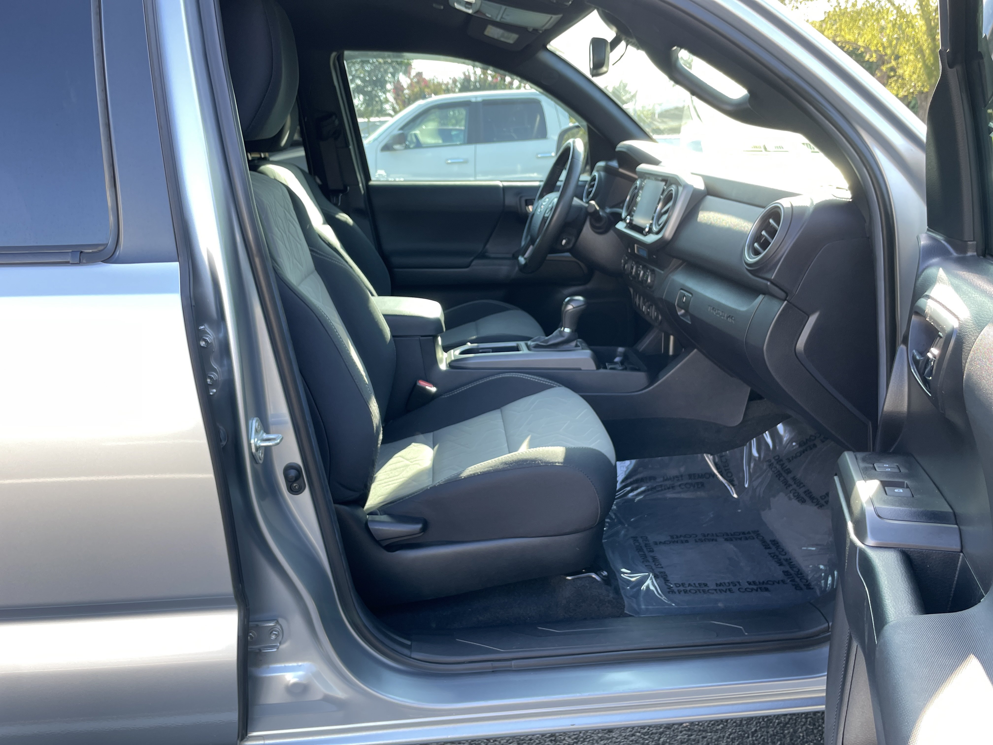 Used 2022 Toyota Tacoma TRD Sport w/ Technology Package AWD/4WD image 31