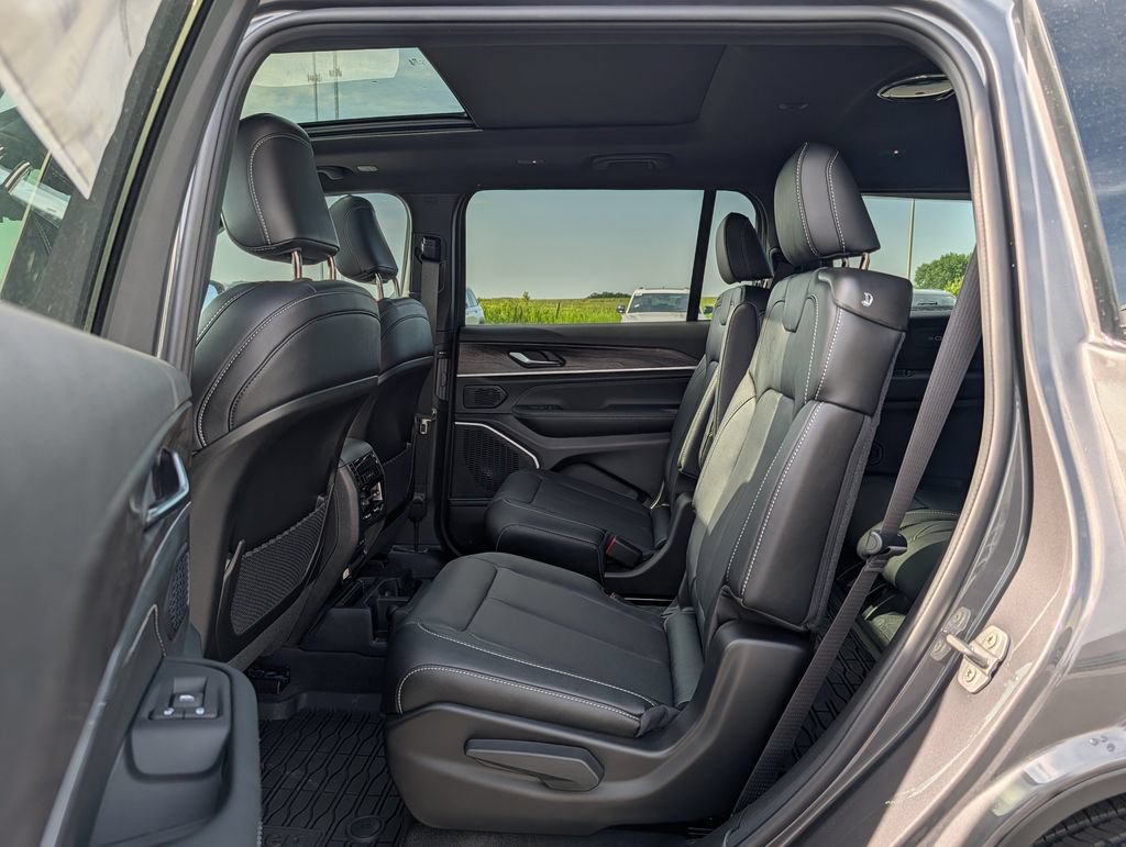 New 2026 Jeep Grand Cherokee L Limited AWD/4WD image 6