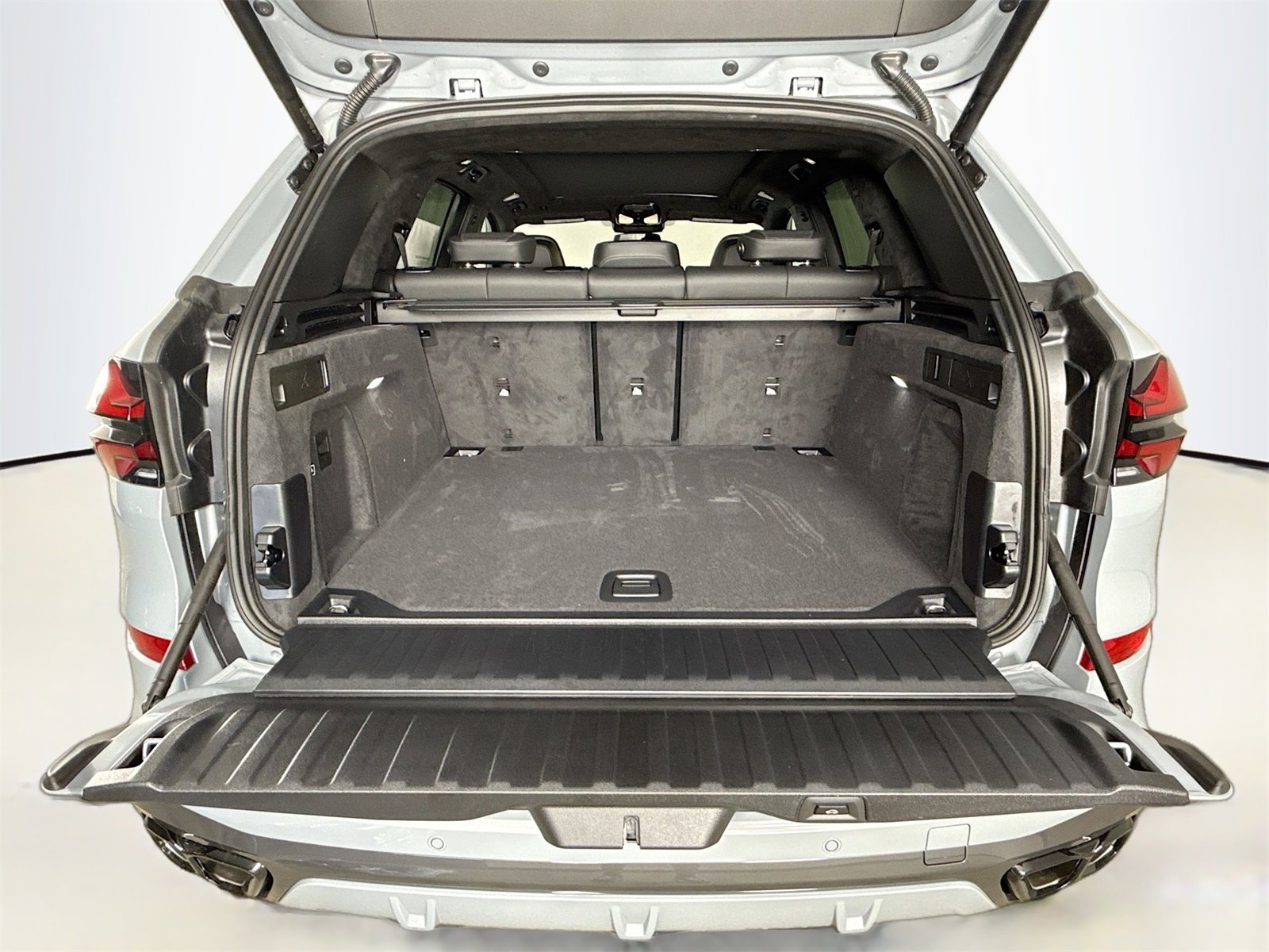 New 2026 BMW X5 M60i image 28