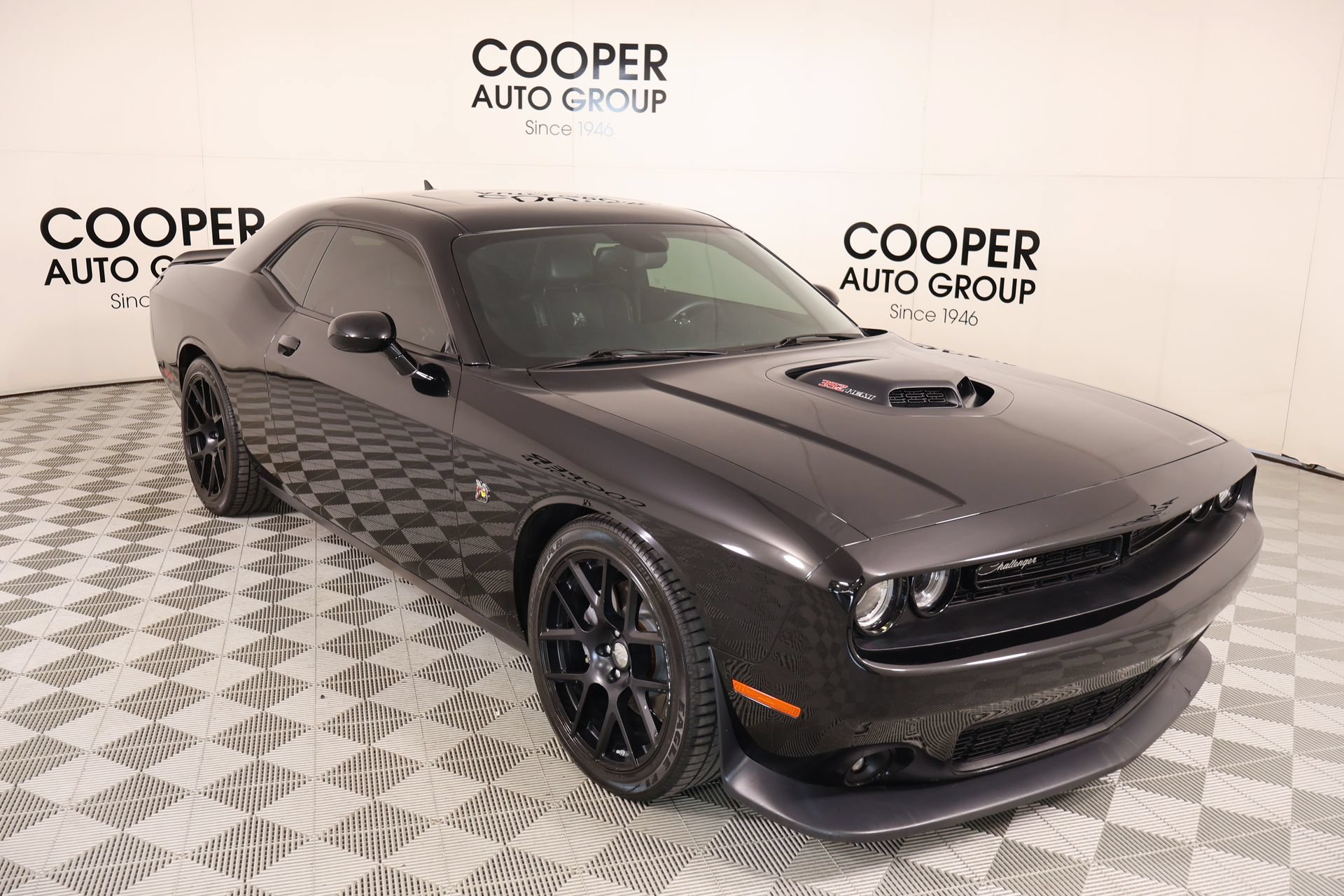Used 2015 Dodge Challenger R/T Scat Pack RWD image 1