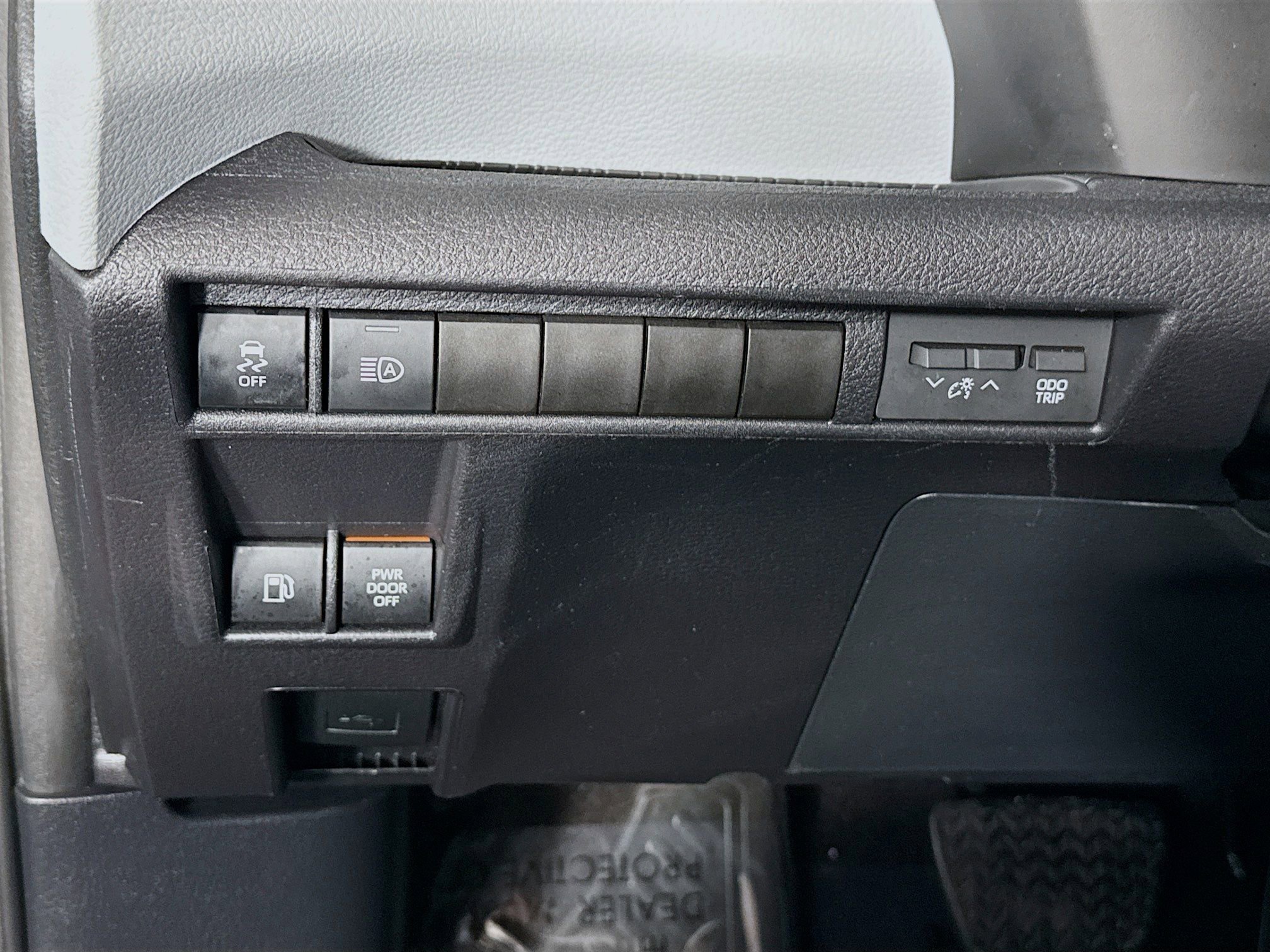 Certified 2025 Toyota Sienna LE image 11