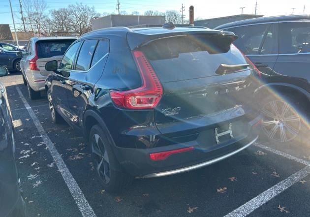 Used 2023 Volvo XC40 B5 Plus w/ Protection Package Premier image 4