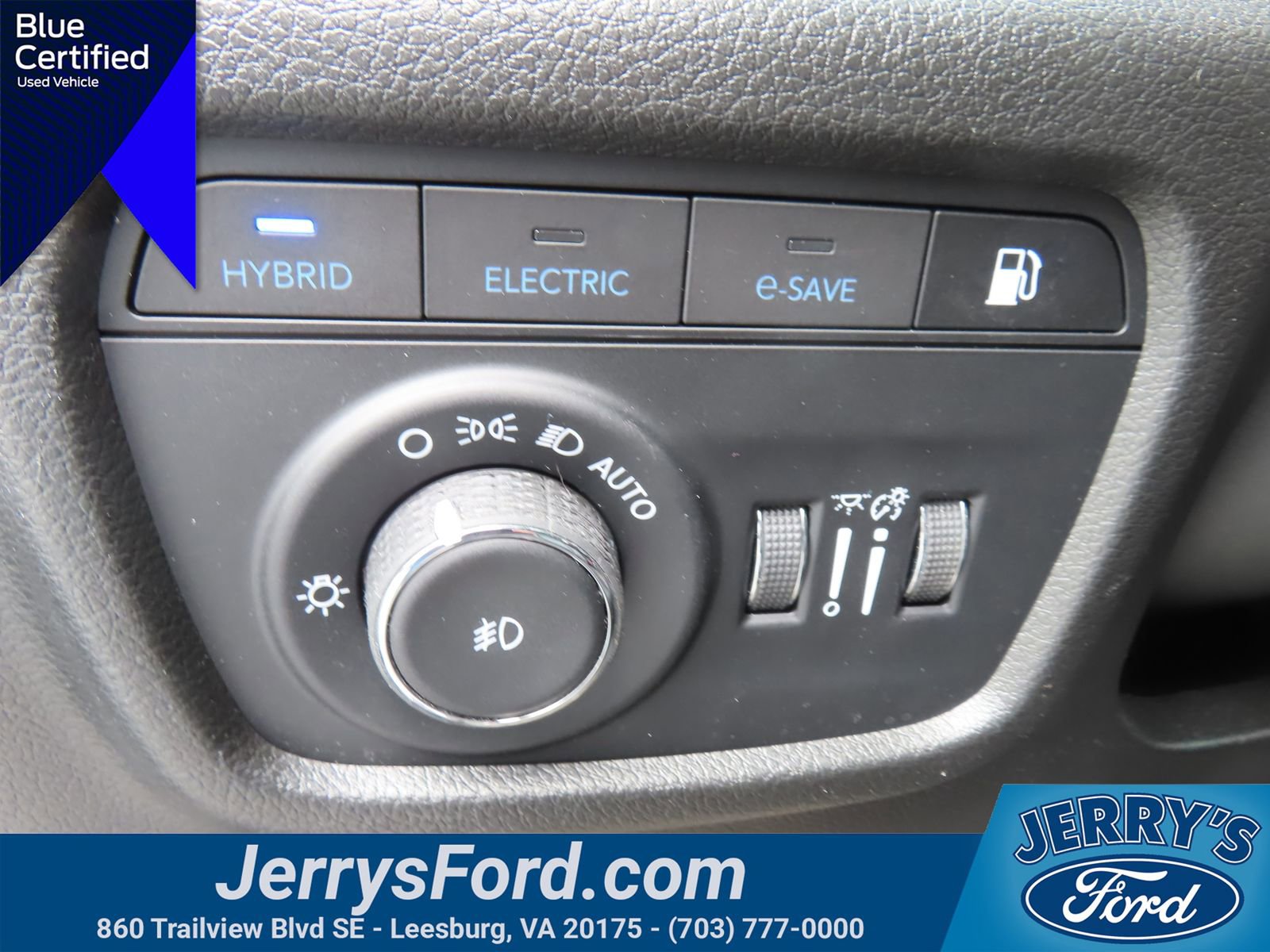 Used 2023 Jeep Grand Cherokee Summit w/ Luxury Tech Group V image 16