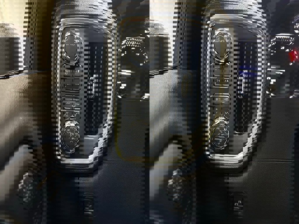 Used 2022 GMC Sierra 2500 AT4 image 18