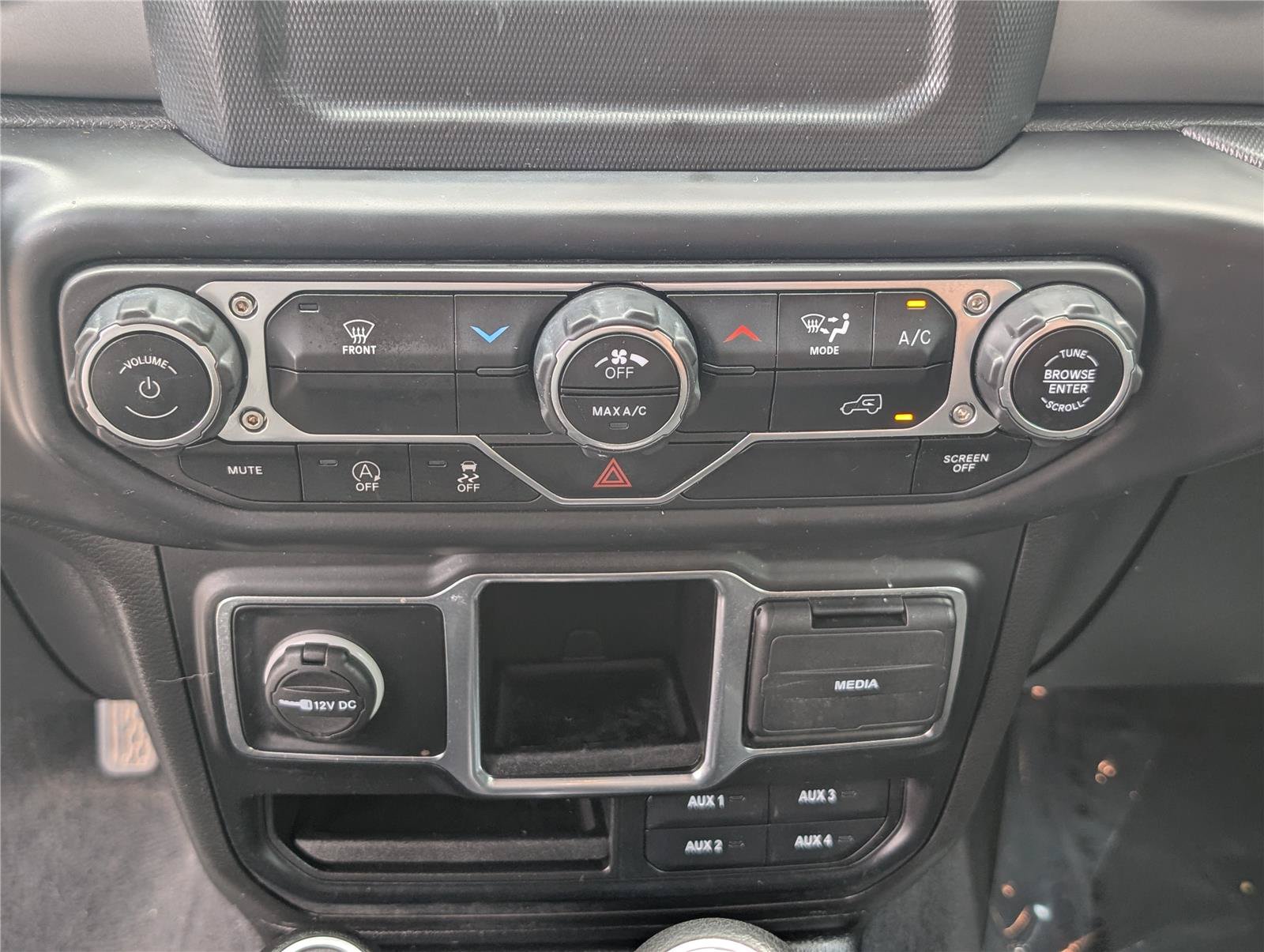 Used 2022 Jeep Gladiator Sport w/ Trailer Tow Package AWD/4WD image 25