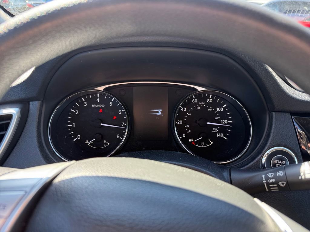 Used 2016 Nissan Rogue SV image 16