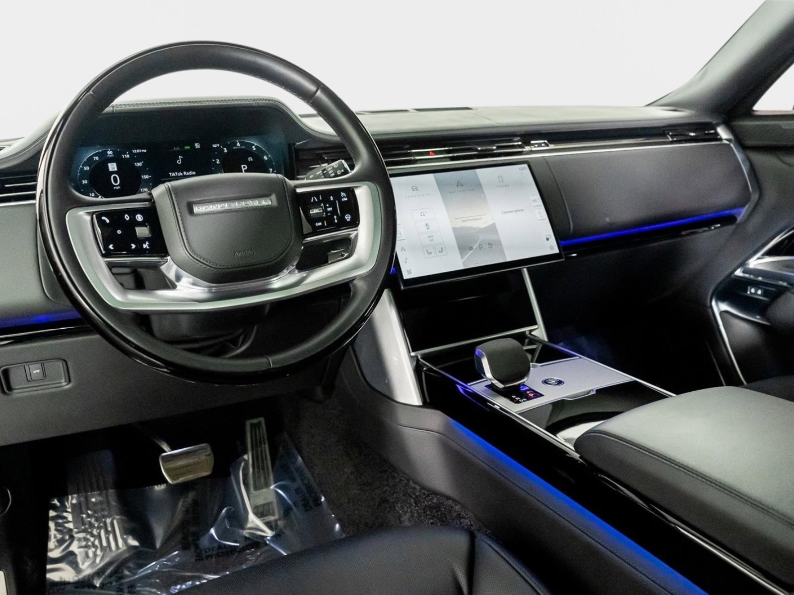 Used 2024 Land Rover Range Rover Long Wheelbase Autobiography image 2