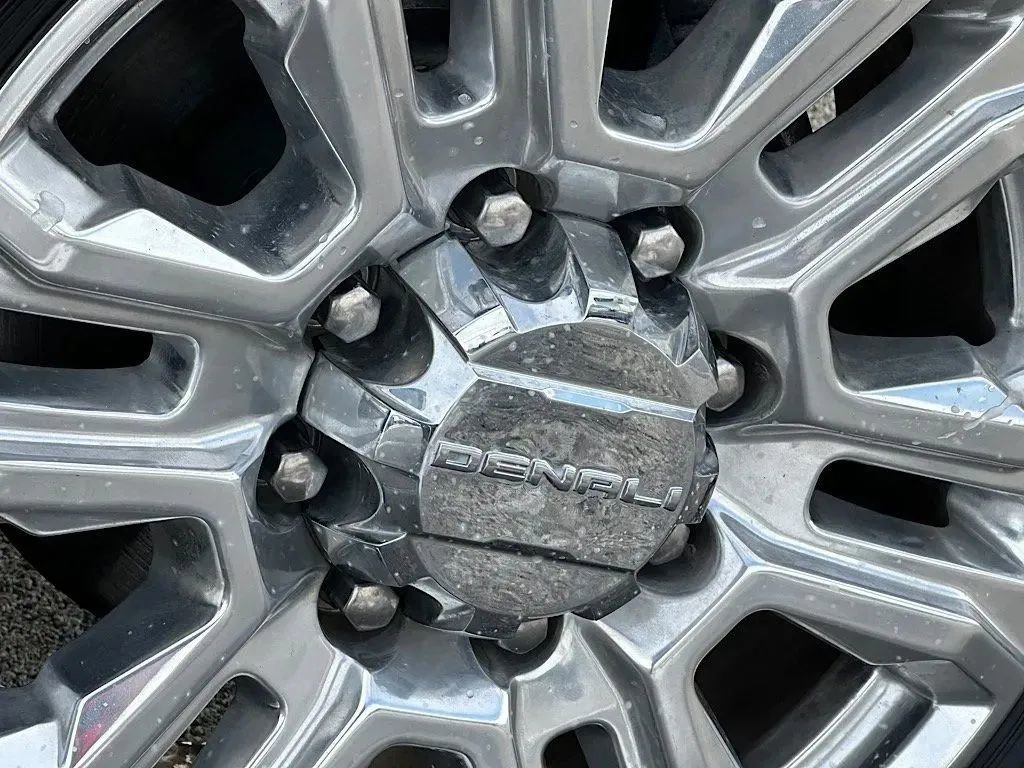 Used 2023 GMC Sierra 2500 Denali w/ Denali Ultimate Package image 31