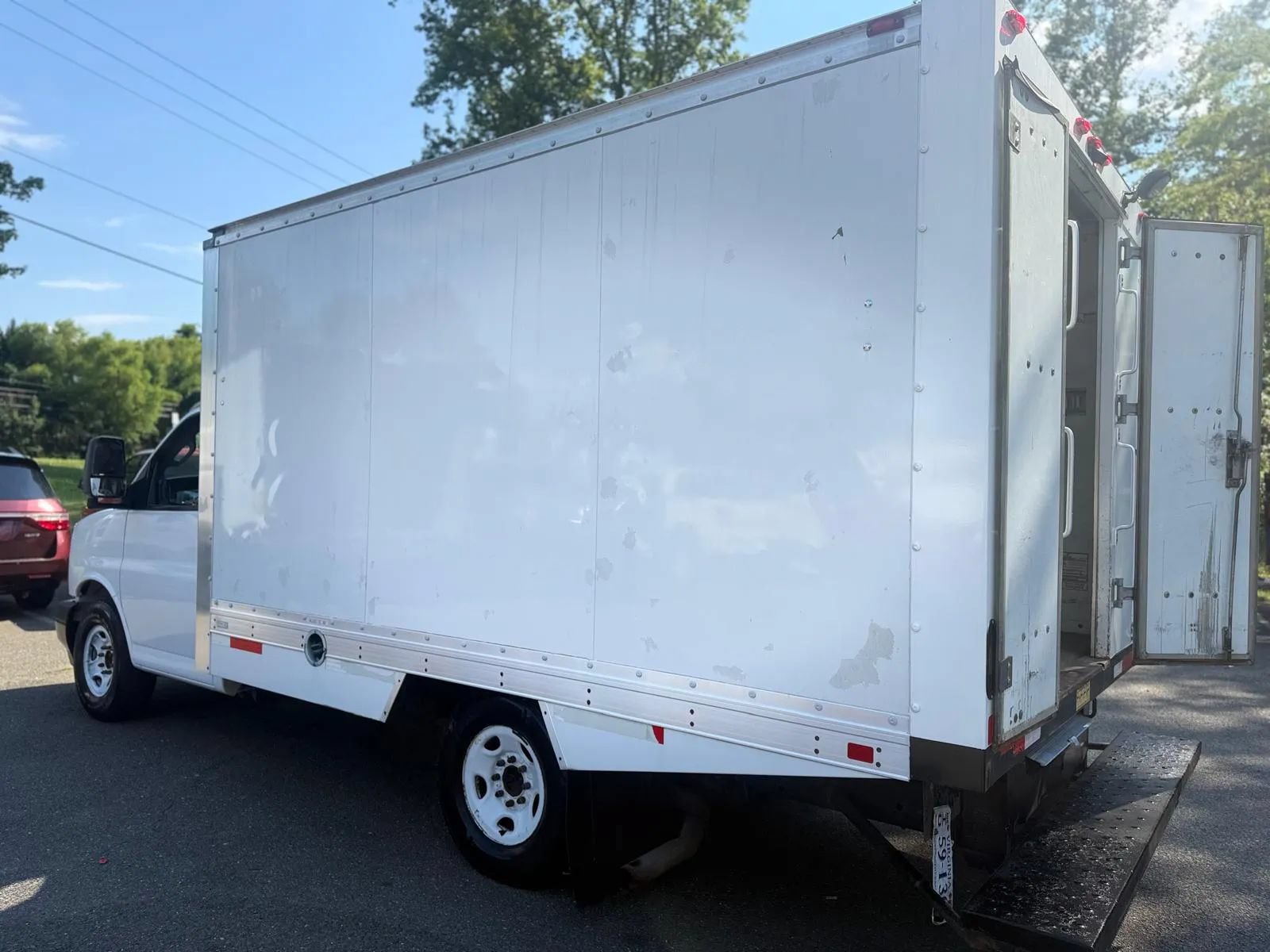 Used 2019 GMC Savana 3500 w/ Power Convenience Package RWD image 5