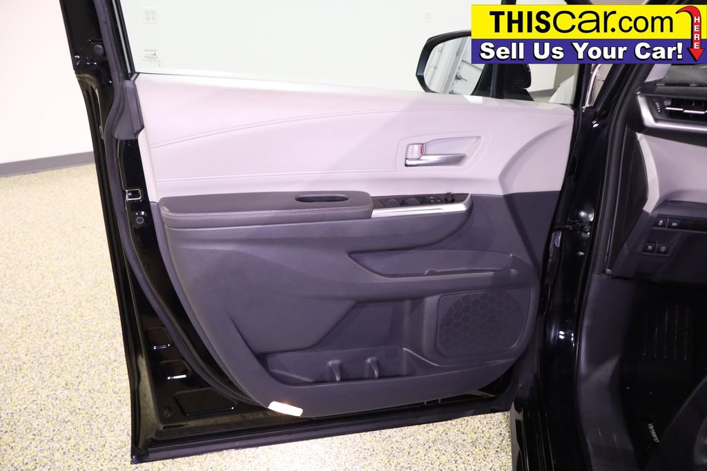 Used 2023 Toyota Sienna XLE FWD image 38