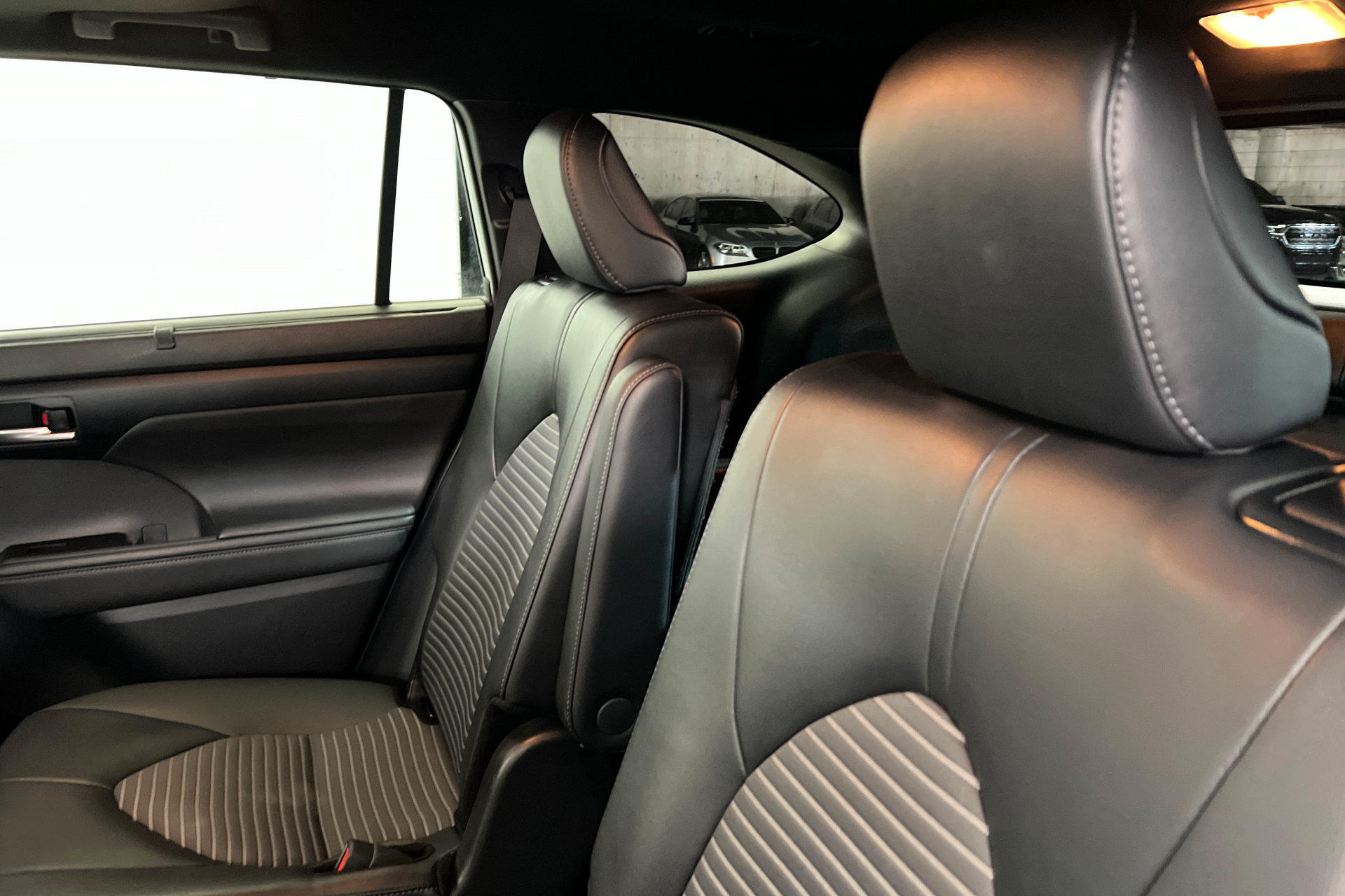 Used 2025 Toyota Highlander XSE AWD/4WD image 21