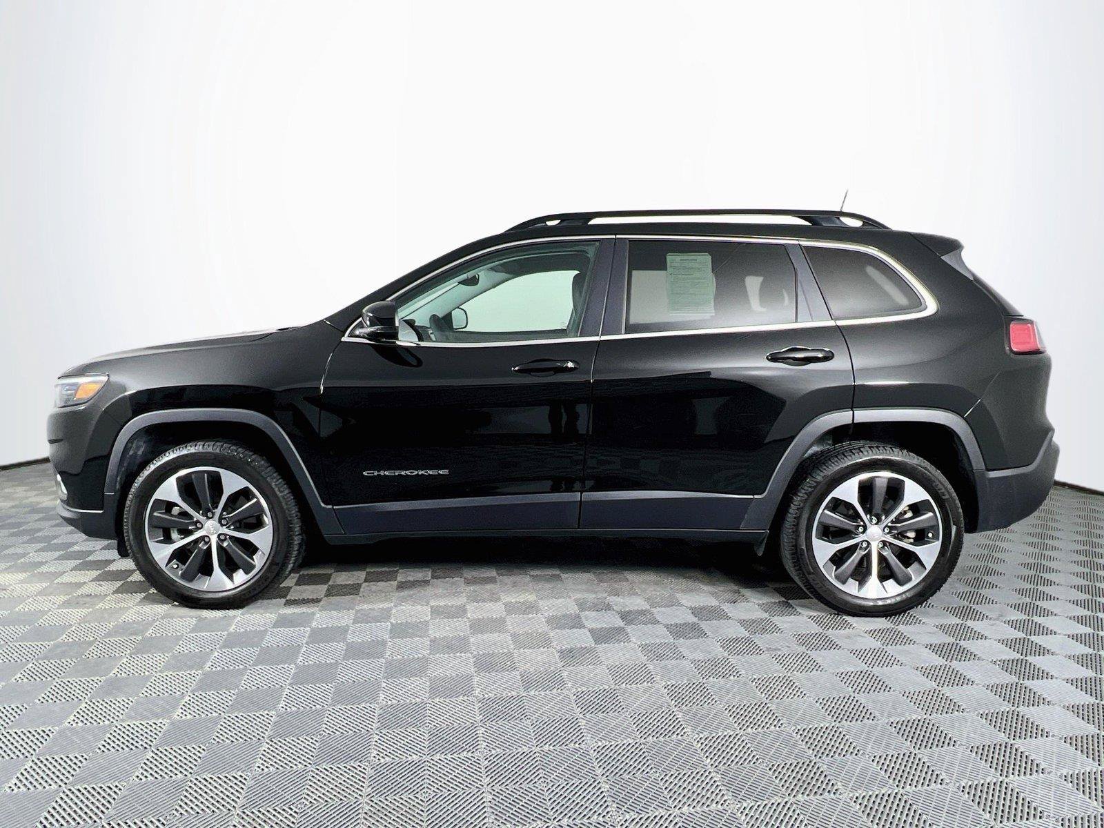 Used 2022 Jeep Cherokee Limited w/ Elite Package AWD/4WD image 3