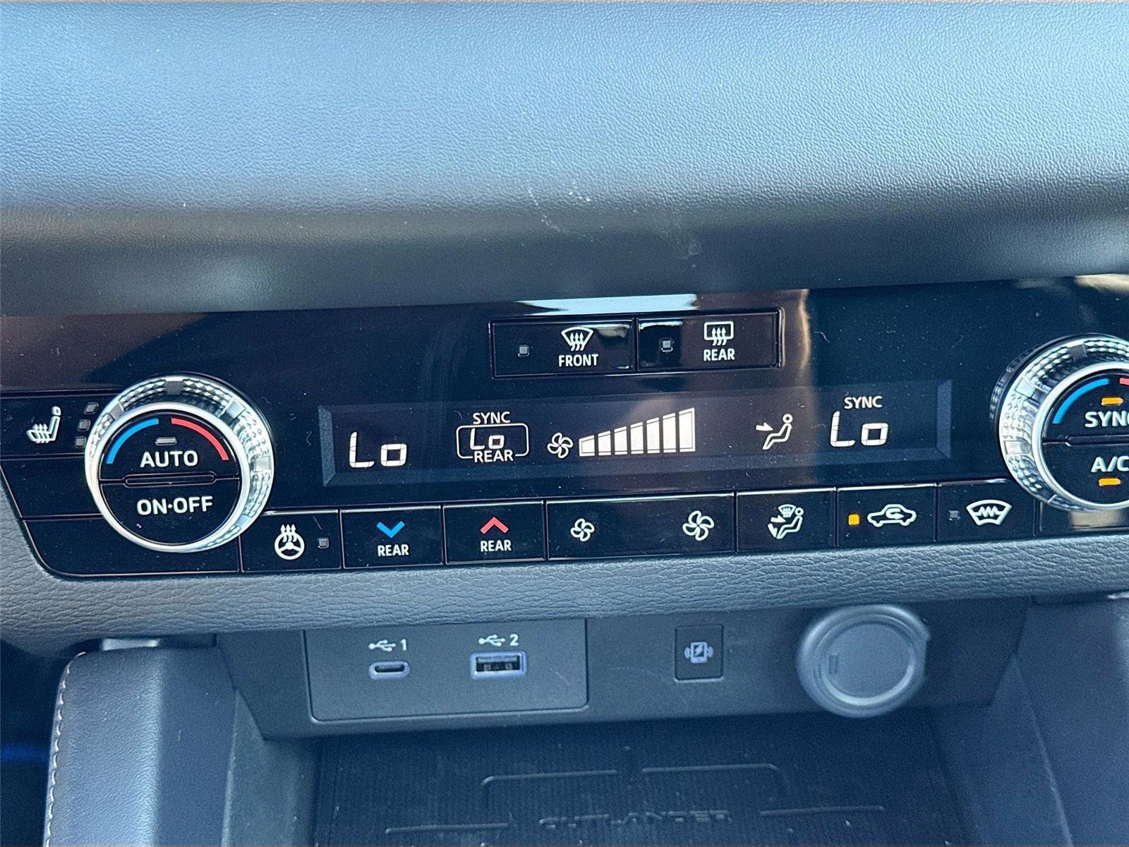 New 2025 Mitsubishi Outlander SEL image 16