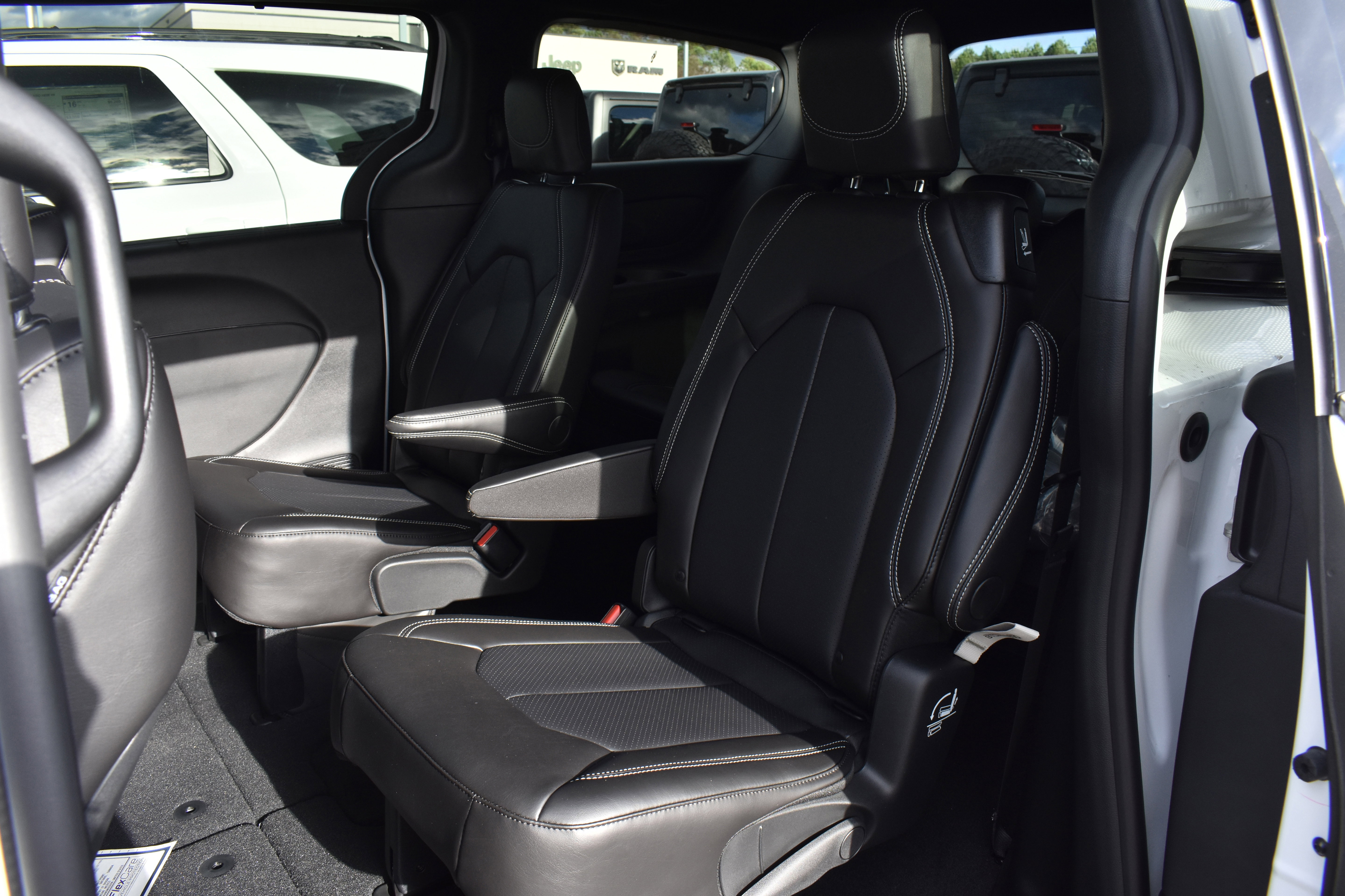 New 2026 Chrysler Pacifica Select image 28