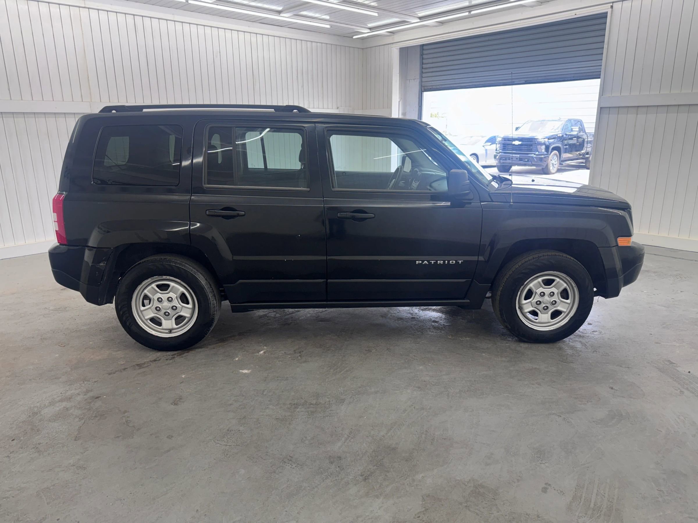 Used 2016 Jeep Patriot Sport w/ Power Value Group FWD image 4