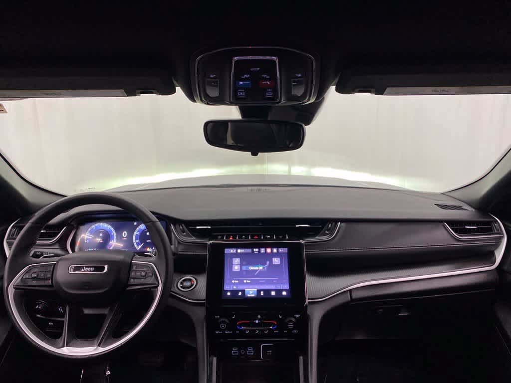 Used 2023 Jeep Grand Cherokee Altitude AWD/4WD image 13
