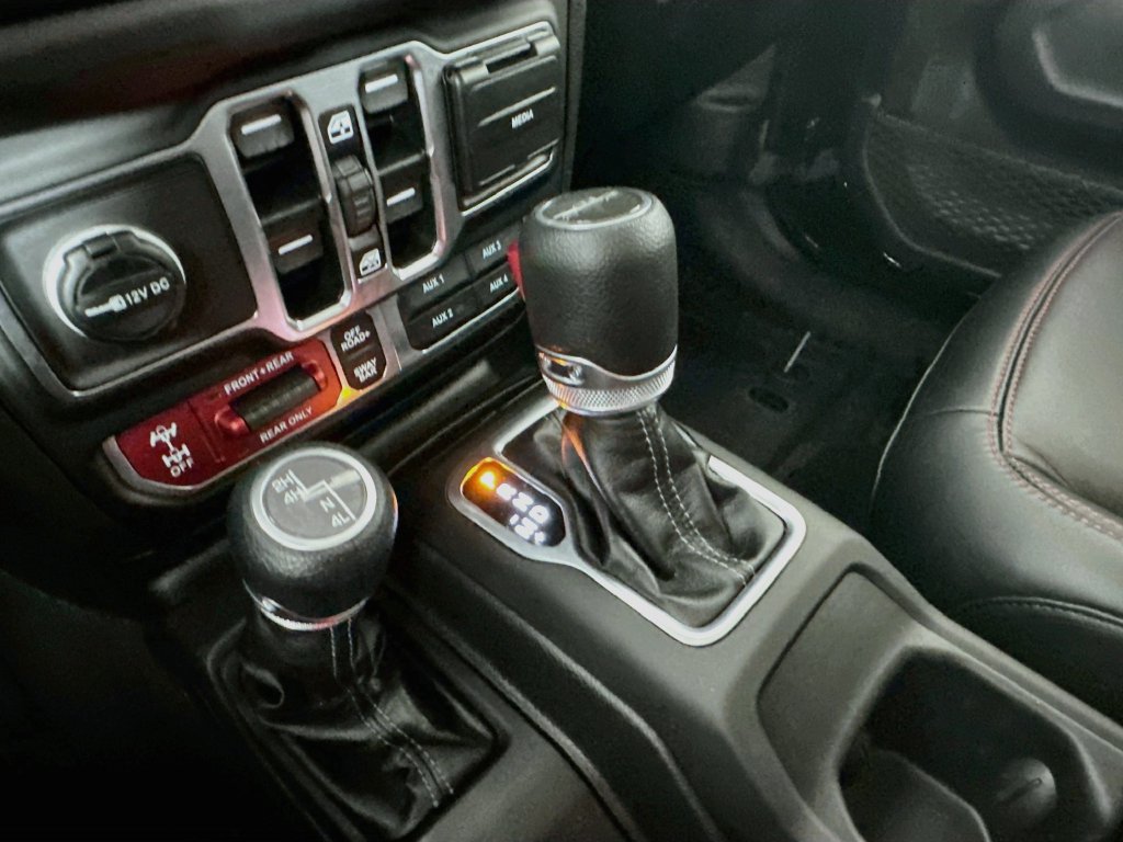 Used 2025 Jeep Gladiator Rubicon AWD/4WD image 25