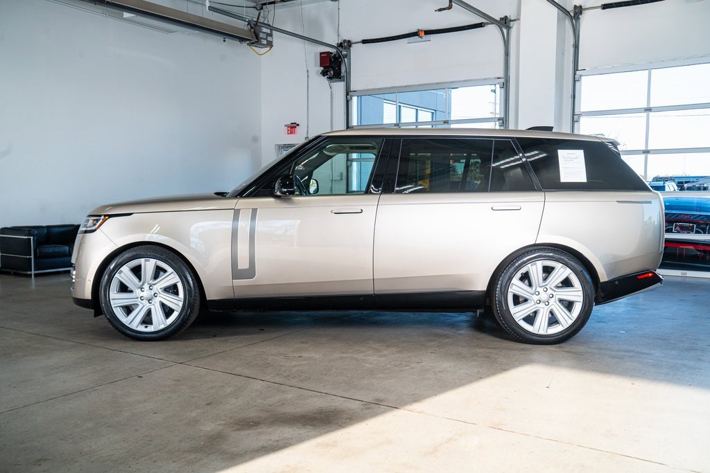 Used 2023 Land Rover Range Rover Long Wheelbase SE image 8