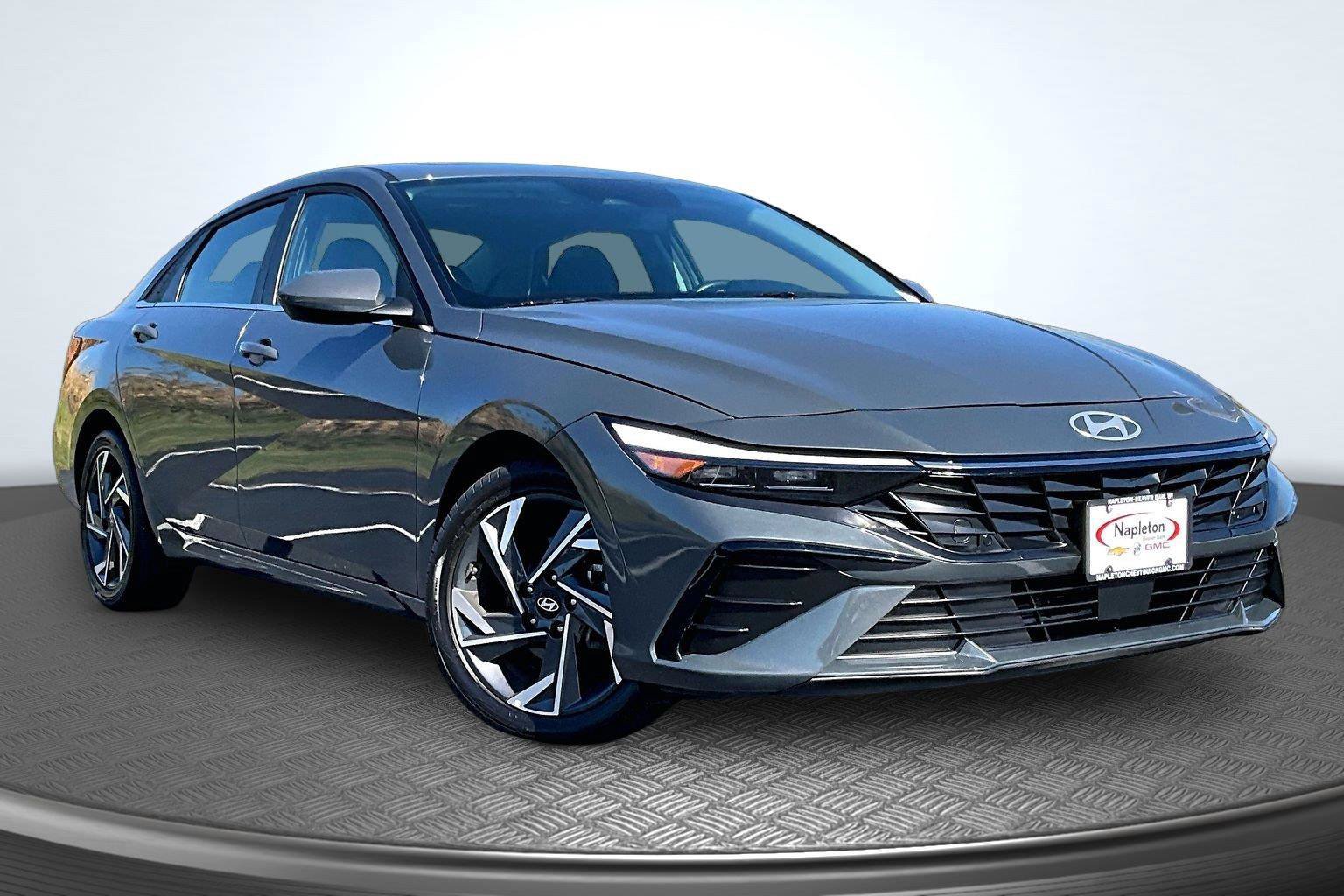 Used 2025 Hyundai Elantra SEL FWD image 12