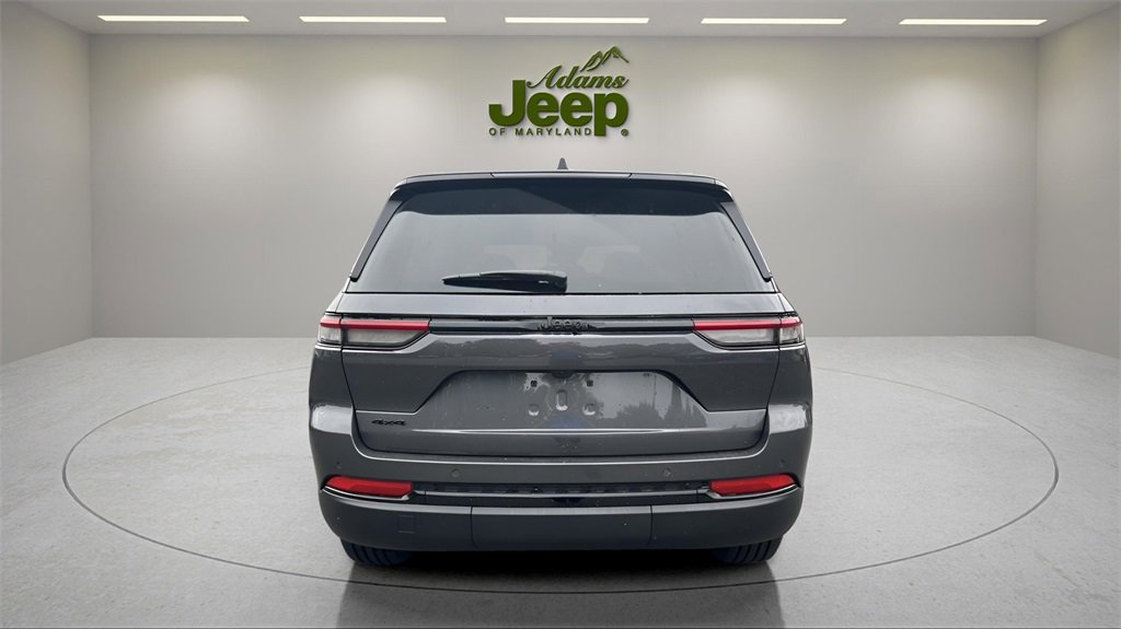 New 2025 Jeep Grand Cherokee Altitude image 12