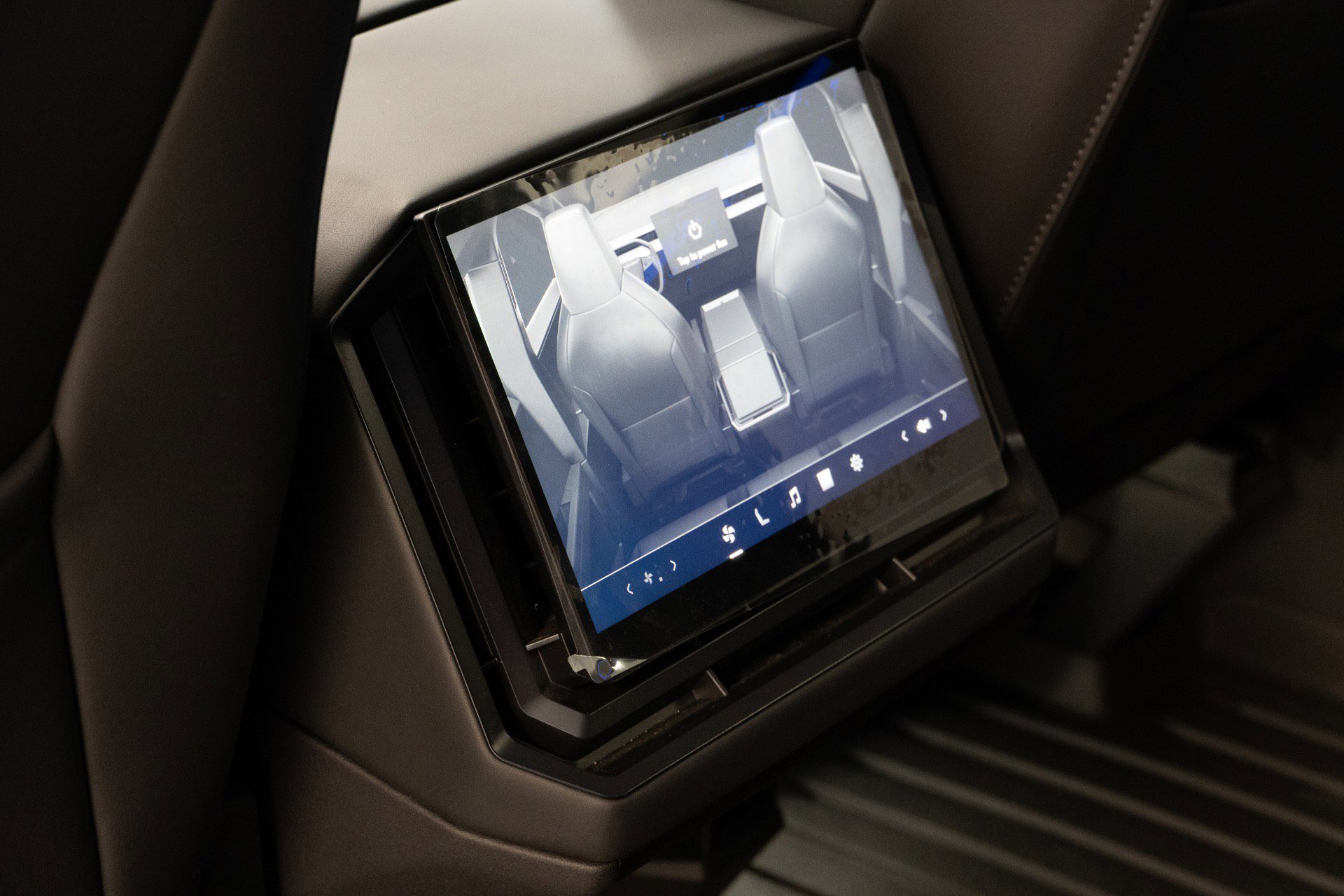 Used 2024 Tesla Cybertruck AWD Crew Cab image 23