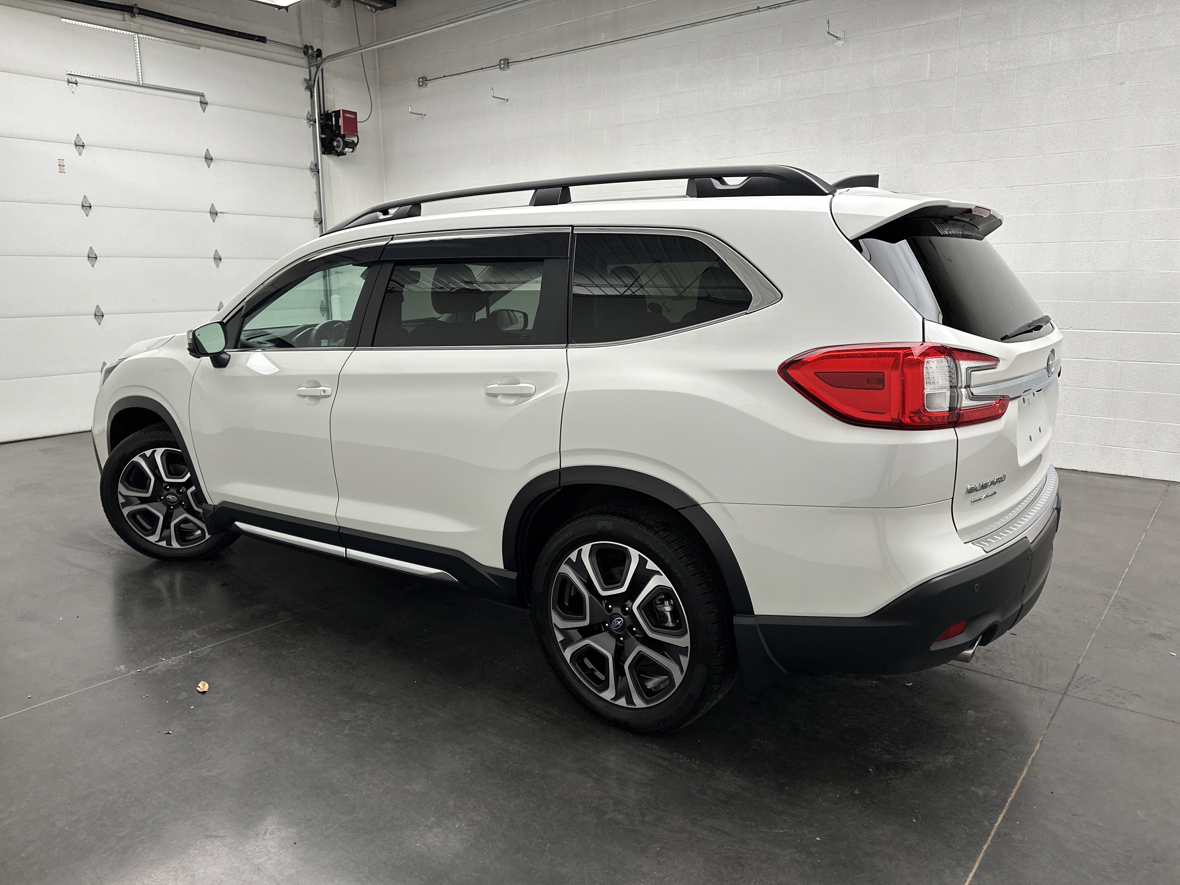 Used 2023 Subaru Ascent Limited w/ Technology Package AWD/4WD image 7