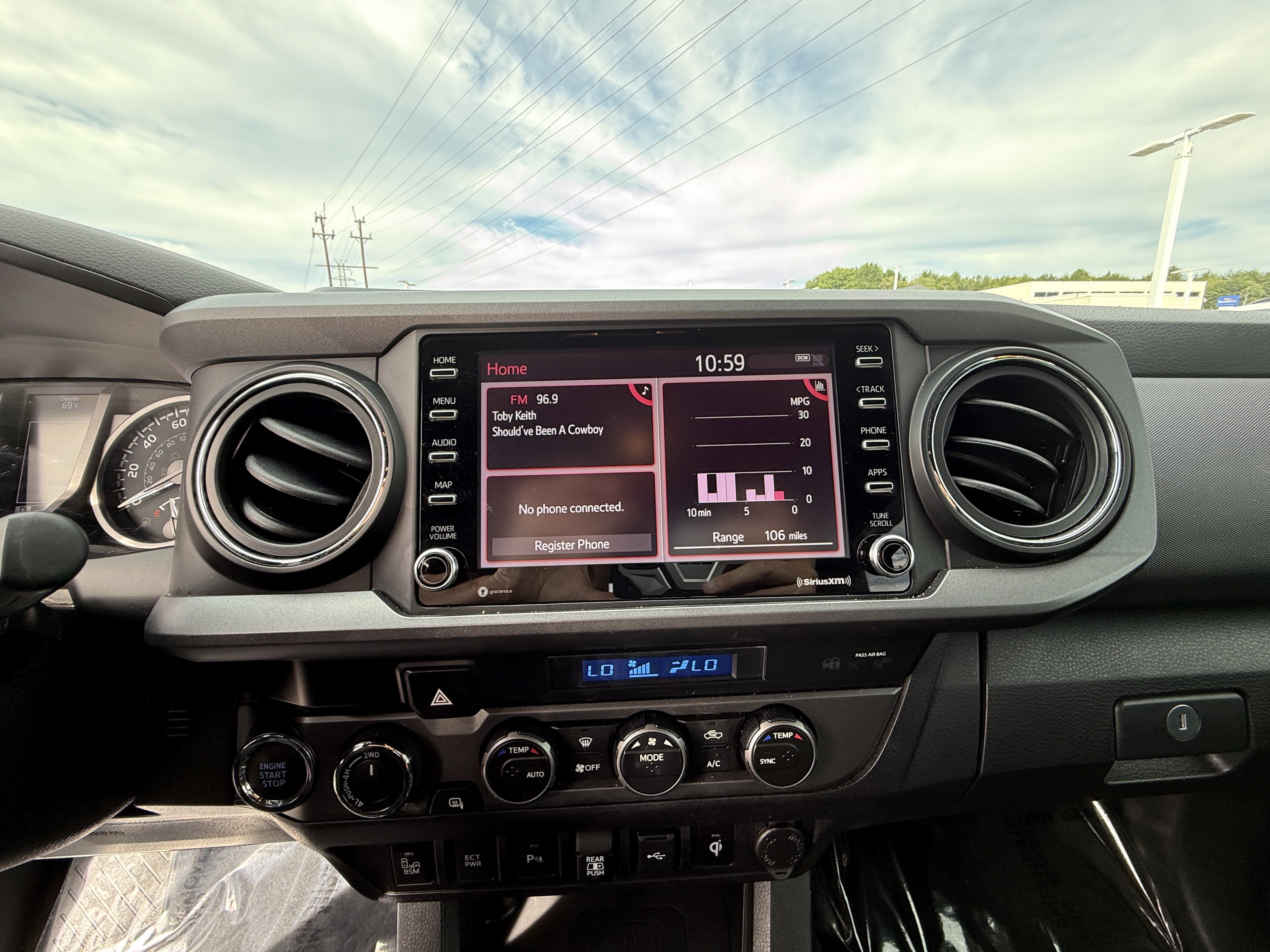 Used 2021 Toyota Tacoma TRD Off-Road w/ Technology Package AWD/4WD image 23