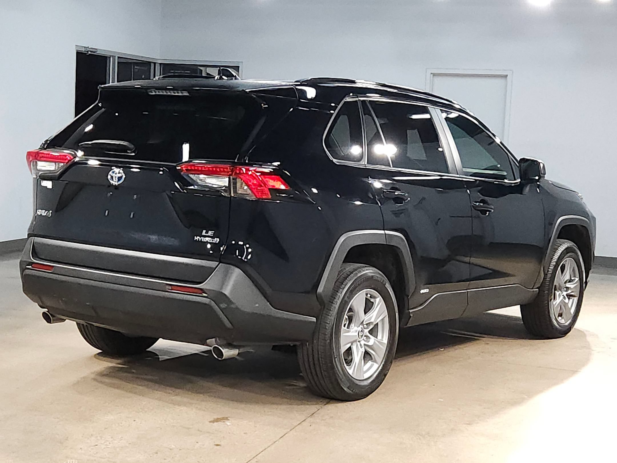 Used 2022 Toyota RAV4 LE AWD/4WD image 7