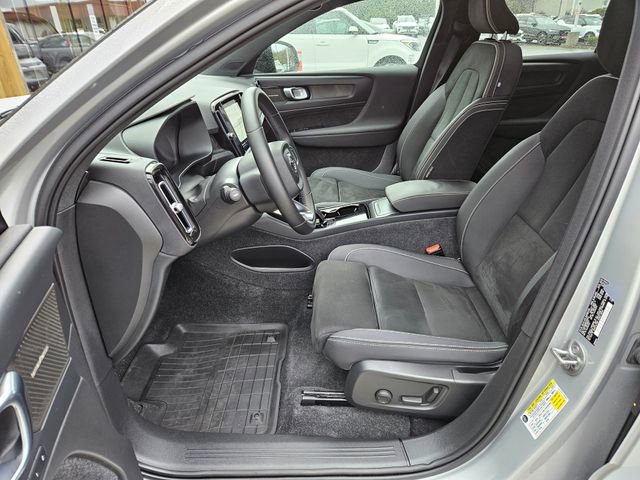Used 2023 Volvo C40 P8 Recharge Ultimate w/ Protection Package Premier image 13