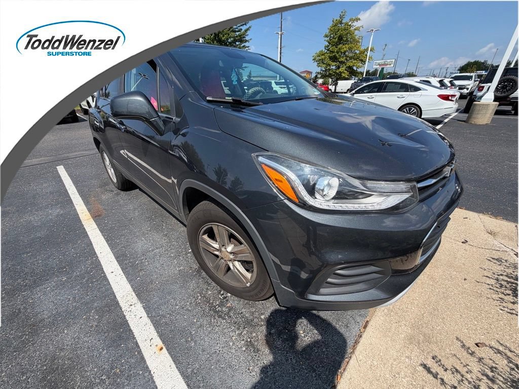 Used 2017 Chevrolet Trax LT w/ Sun & Sound Package FWD image 1