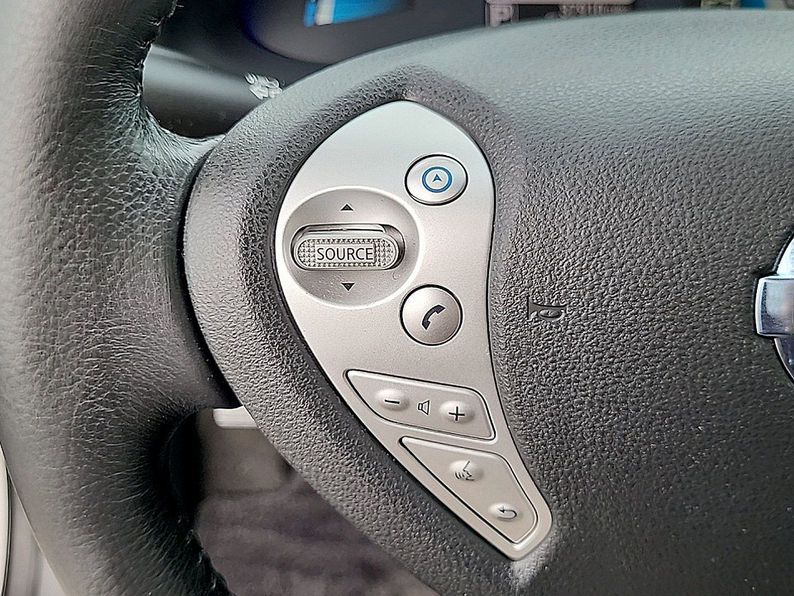 Used 2014 Nissan Leaf SV FWD image 17