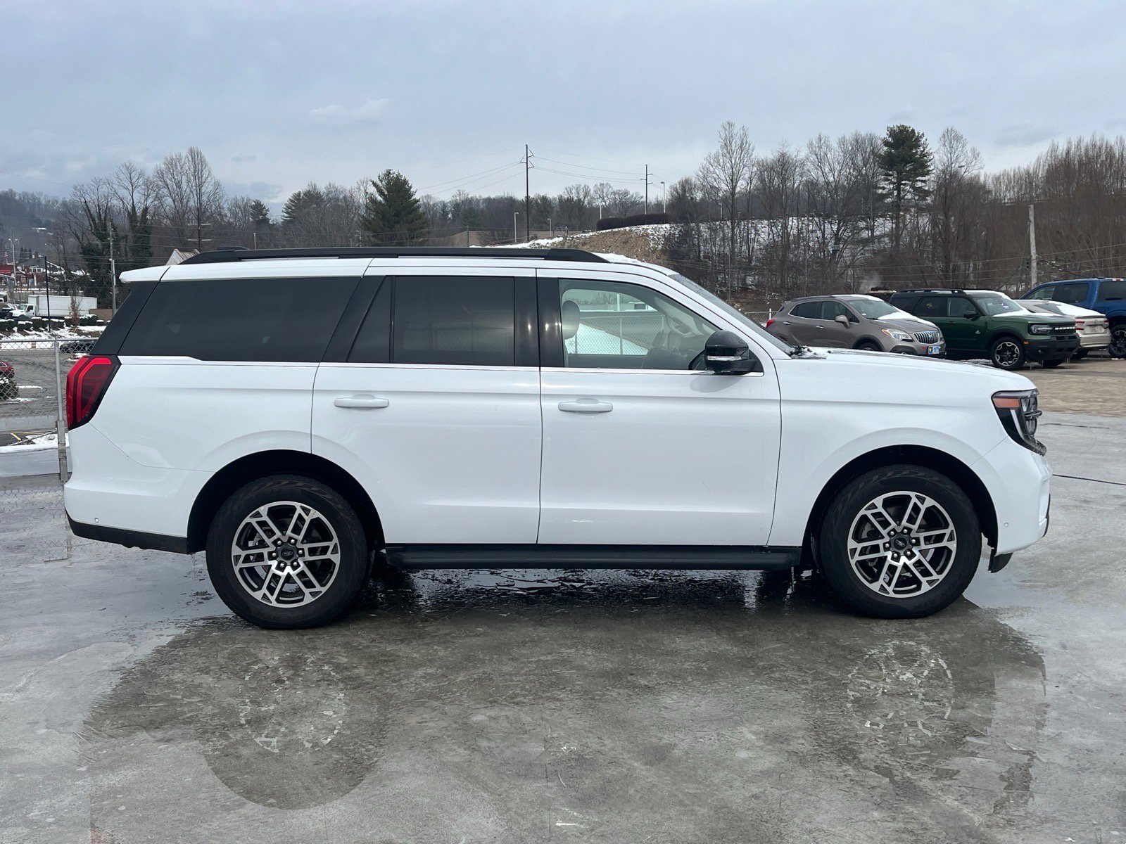 Certified 2025 Ford Expedition Active AWD/4WD image 2