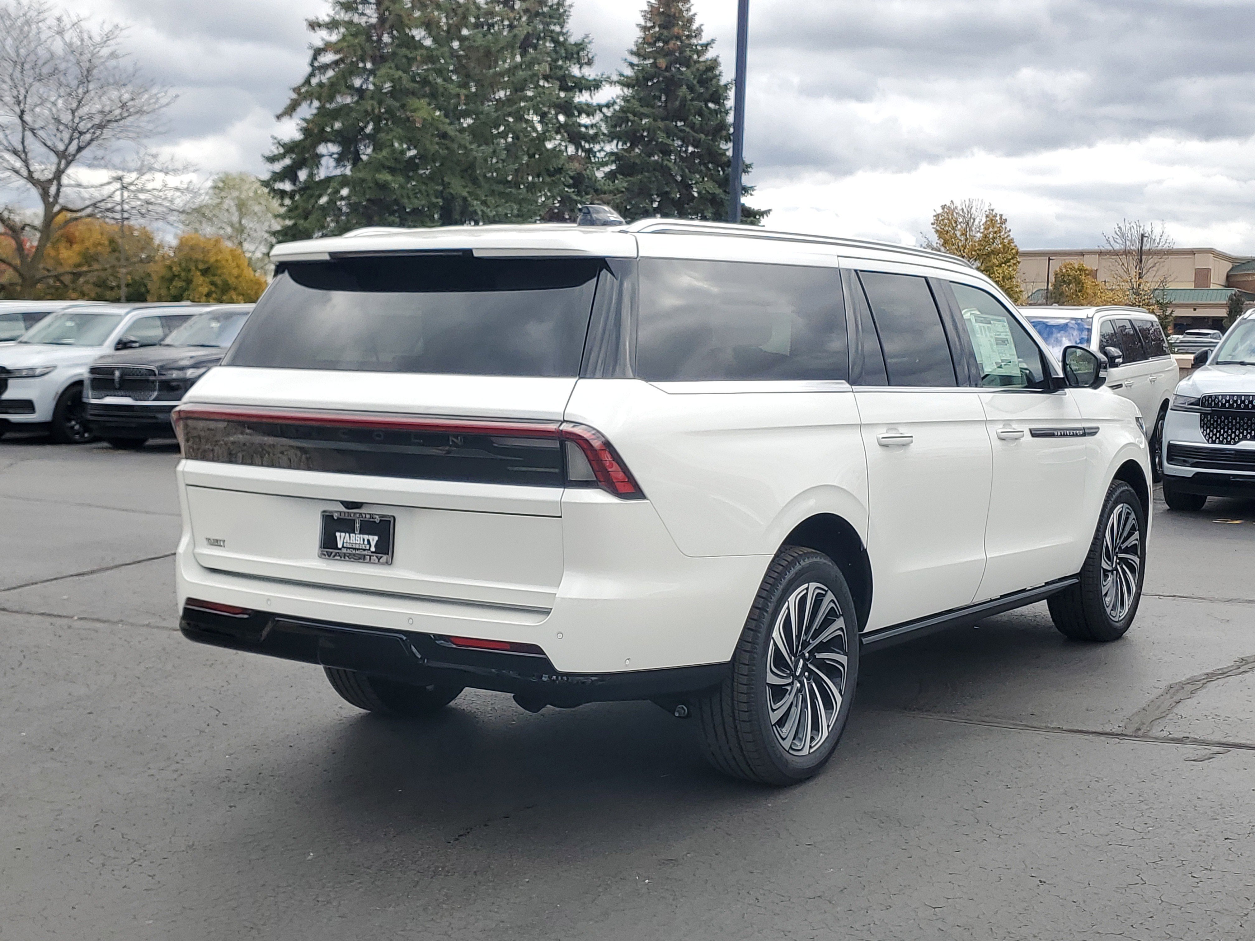 New 2025 Lincoln Navigator L Black Label image 4