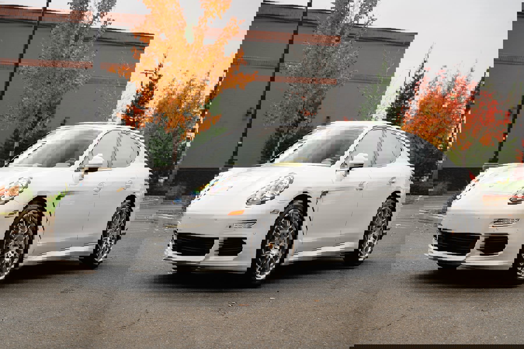 Used 2015 Porsche Panamera 4 image 3