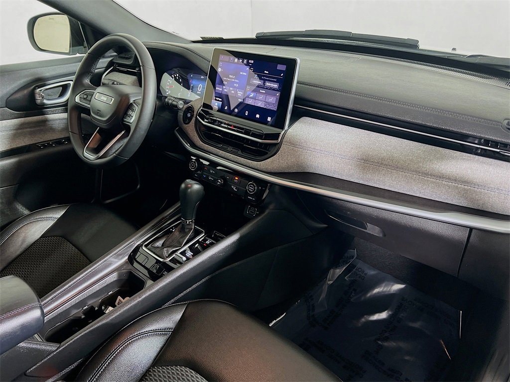 Used 2024 Jeep Compass Latitude image 25