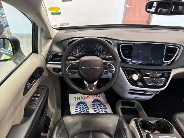 Used 2023 Chrysler Pacifica Touring-L FWD image 40