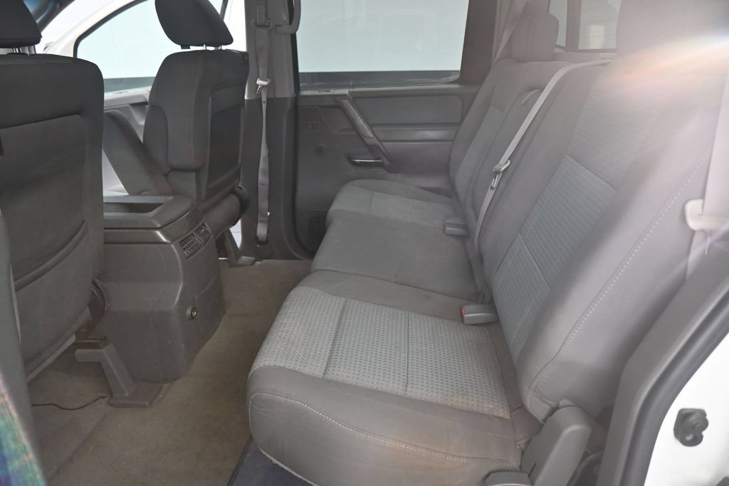 Used 2005 Nissan Titan SE w/ (T01) Tow Pkg AWD/4WD image 12