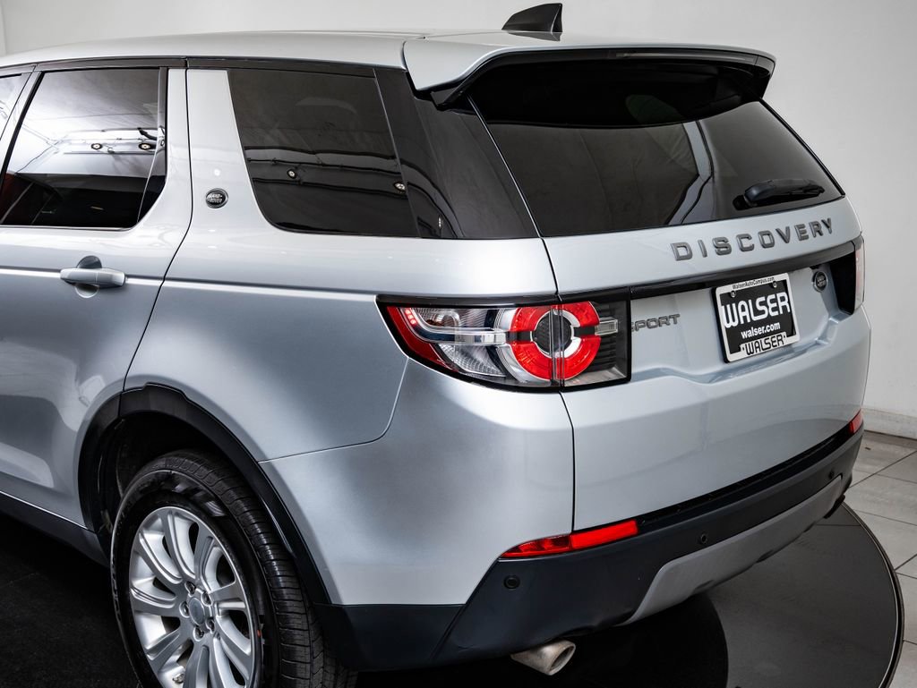 Used 2018 Land Rover Discovery Sport SE image 19