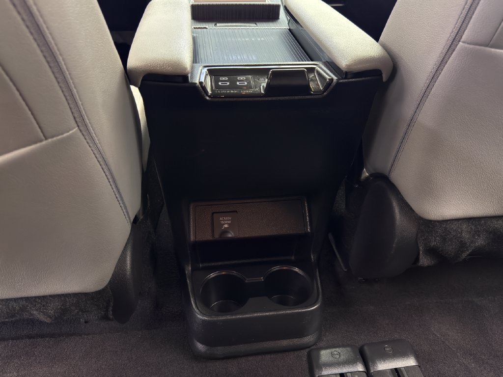 Used 2025 Toyota Sienna XLE w/ XLE Plus Package FWD image 36