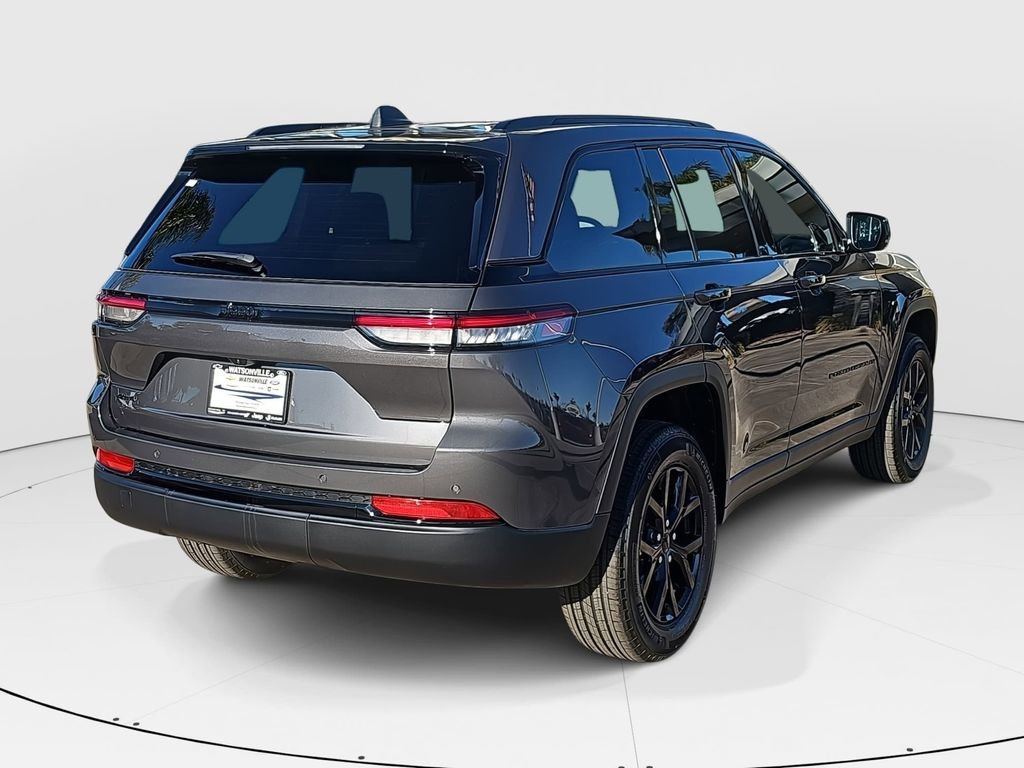 New 2025 Jeep Grand Cherokee Altitude image 3