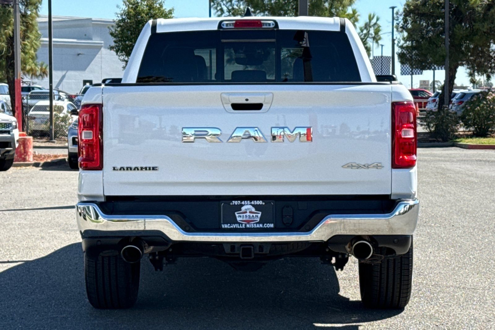 Used 2025 RAM 1500 Laramie AWD/4WD image 7