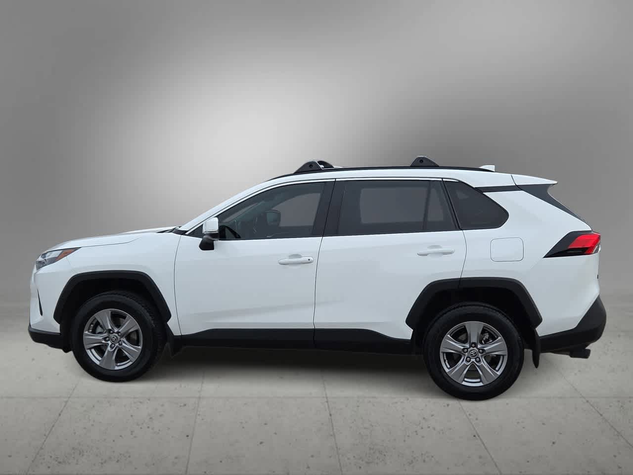 Used 2024 Toyota RAV4 XLE w/ Convenience Package FWD image 4