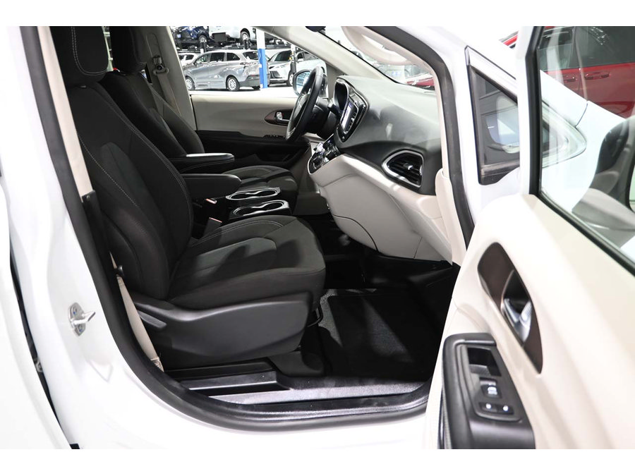 Used 2024 Chrysler Voyager LX FWD image 15