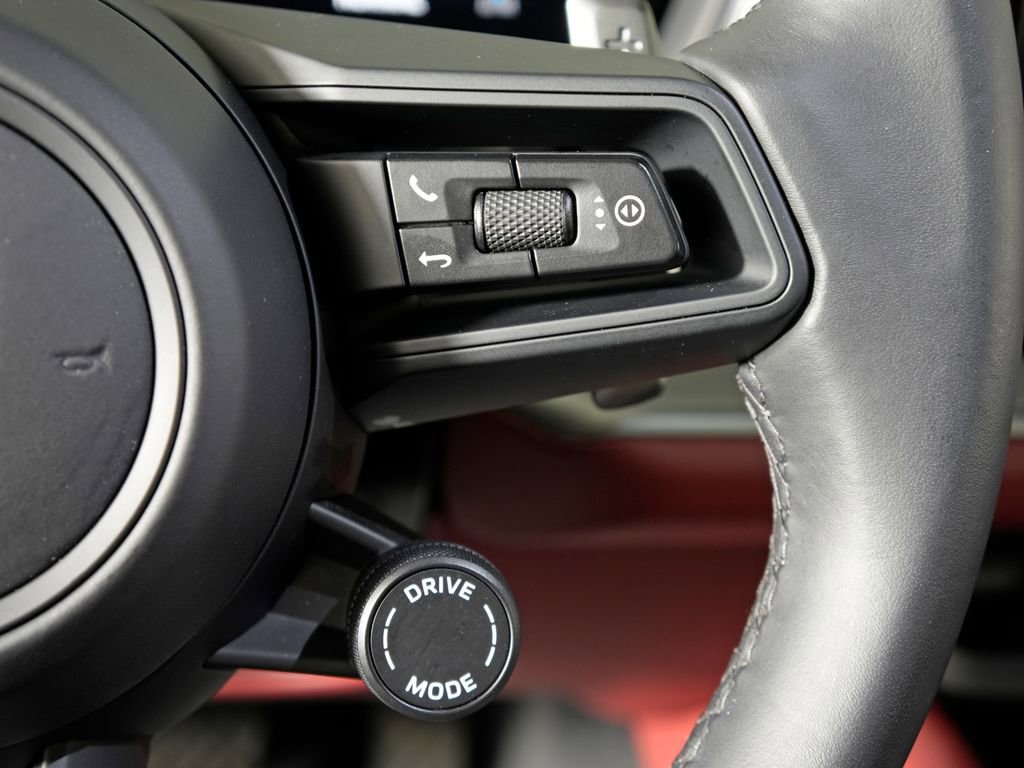Certified 2024 Porsche Cayenne AWD/4WD image 29