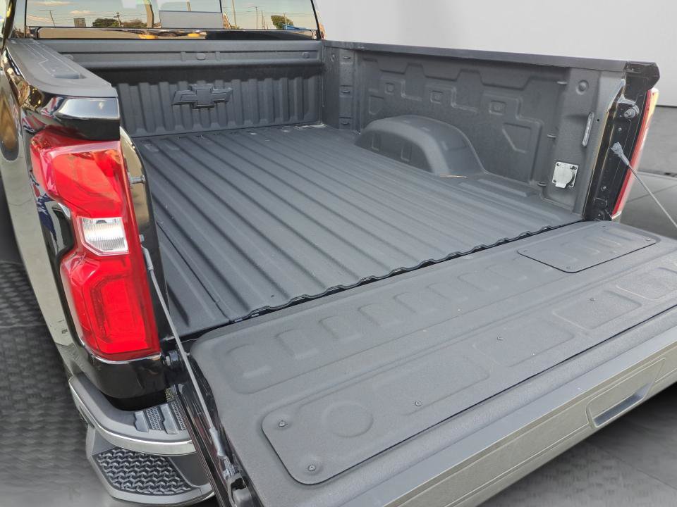 Used 2023 Chevrolet Silverado 2500 LTZ w/ LTZ Convenience Package AWD/4WD image 28
